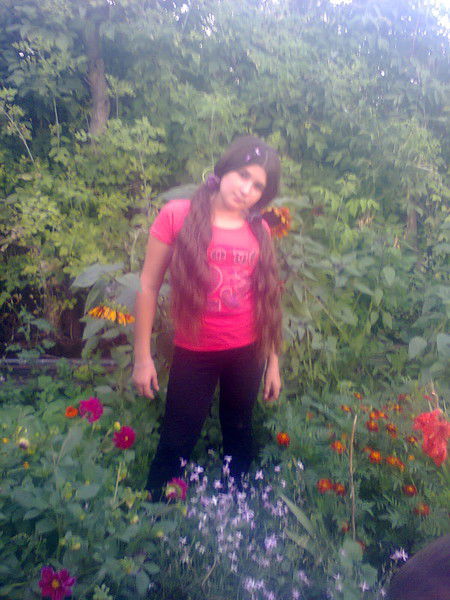 Лола Эмомова