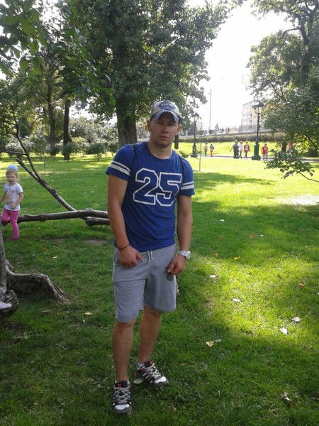 Олег Молостов