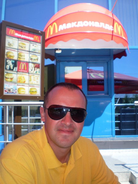 Антон Чекушин