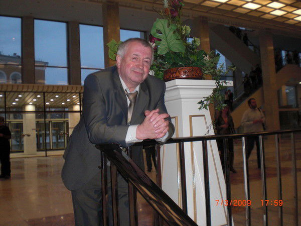 Владимир Серов