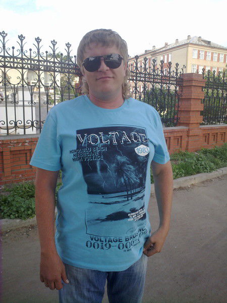 Денис Вакарин