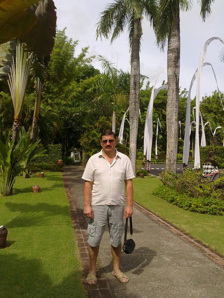 Олег Устинов