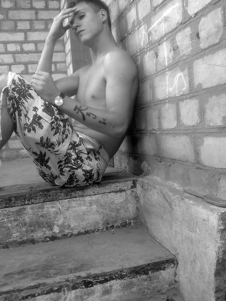 Женя Емельянов