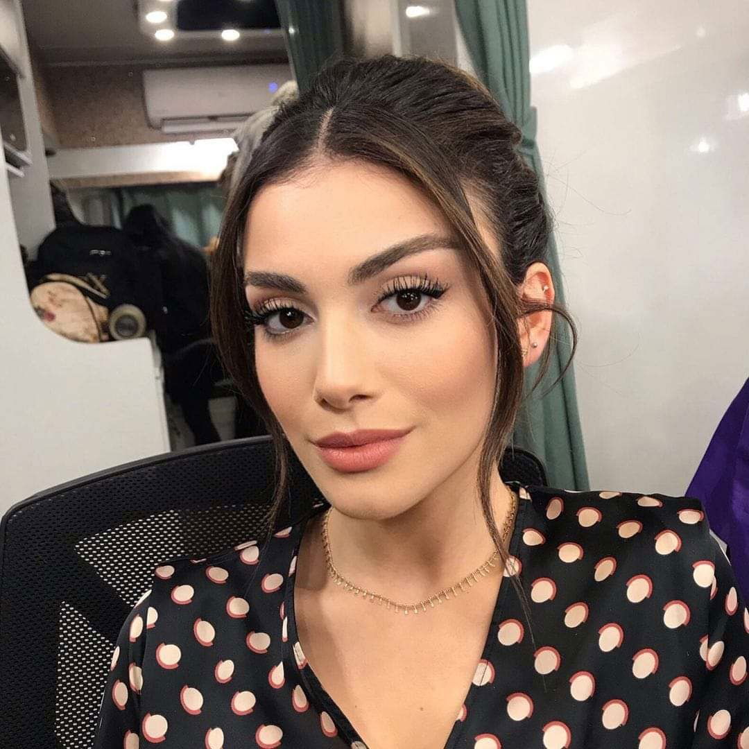 Девушка Загадка