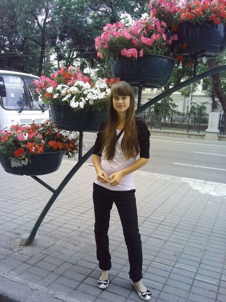 Юля Захарова