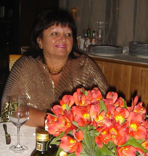 Нелли Попова