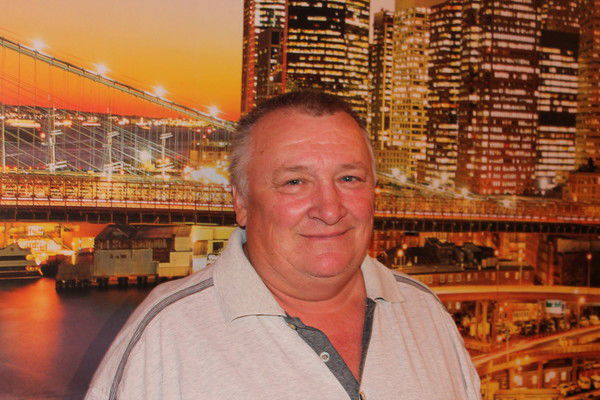 Володя Леонов