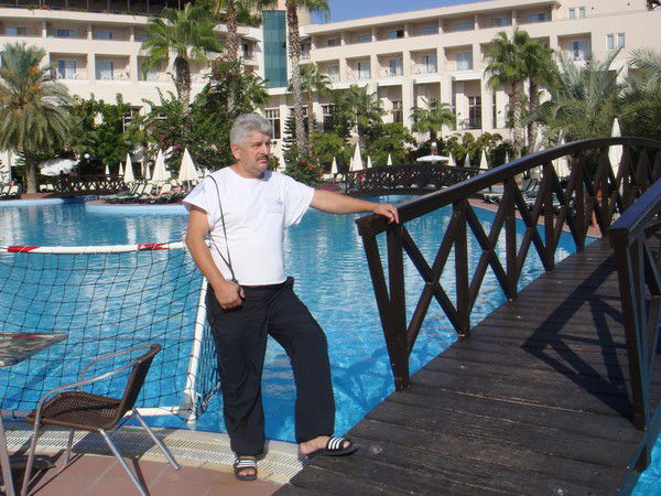 Александр Литвинов