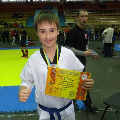 Артем Колесник