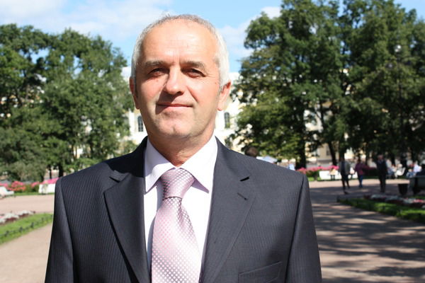 Николай Стуканев