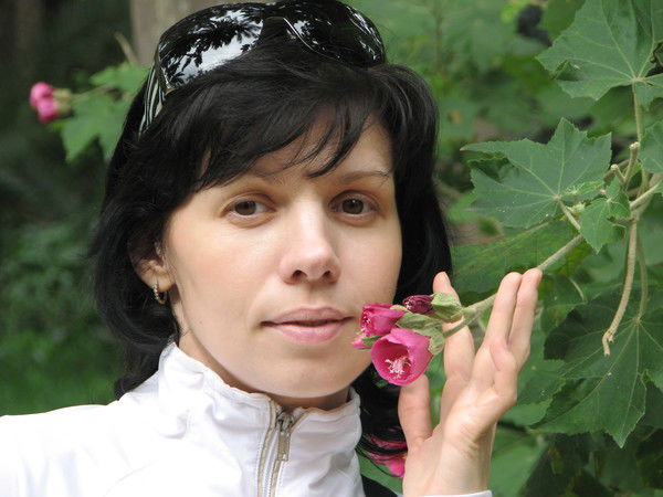 Надежда Азарова