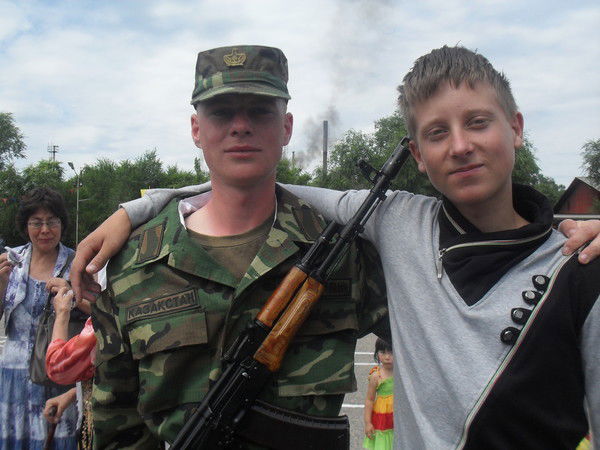 Максим ************