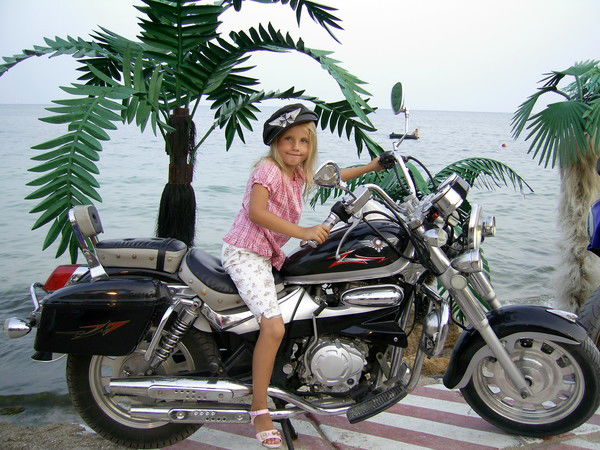 Женя Кулишова