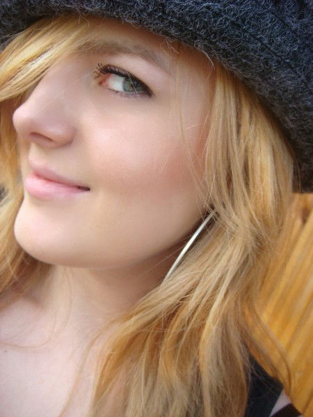 Юля Захарова