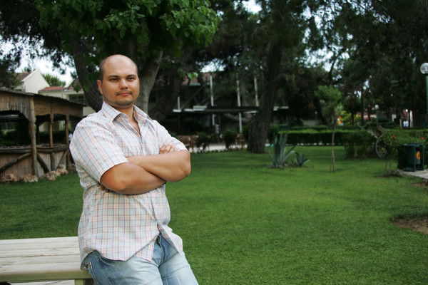 Максим Фролов