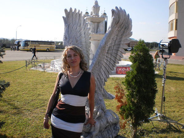 Елена Кринова