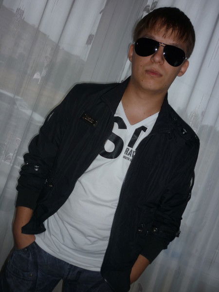 Александр Николаев