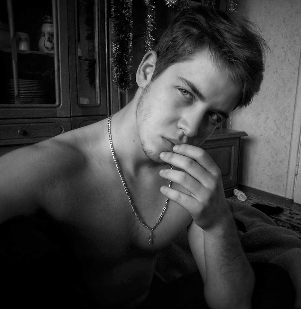 Александр Деревянко