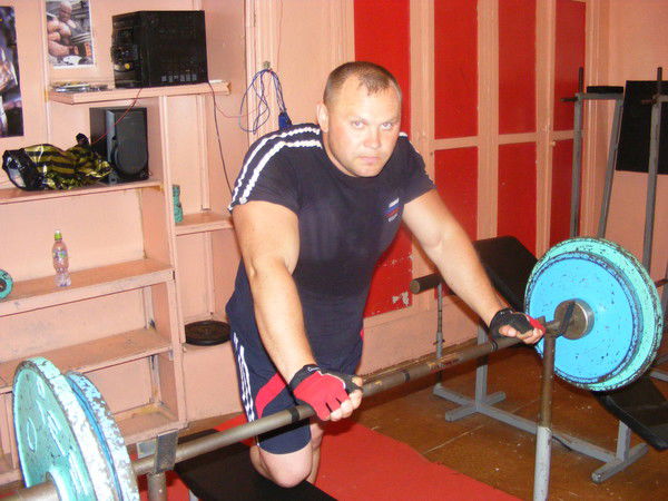 Роман Ларионов