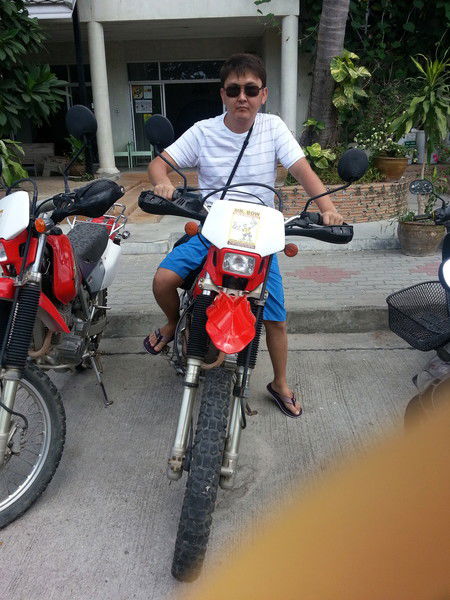 Арна Амалбеков