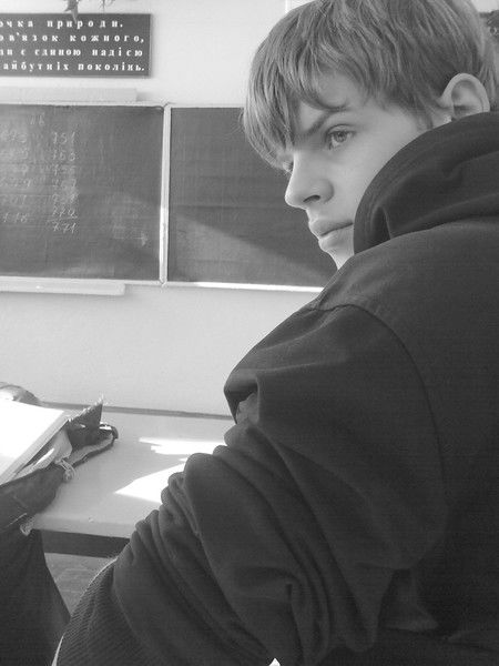 Толя Олйник