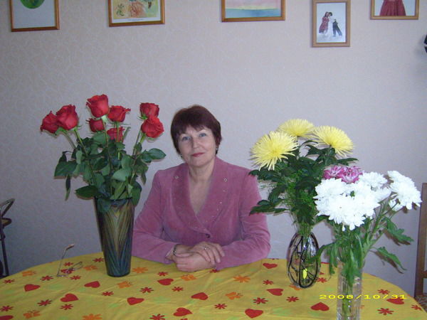 Нина Холуденева (Лар)