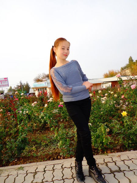 Анара Разак