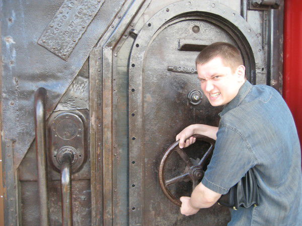 Олег Новиков