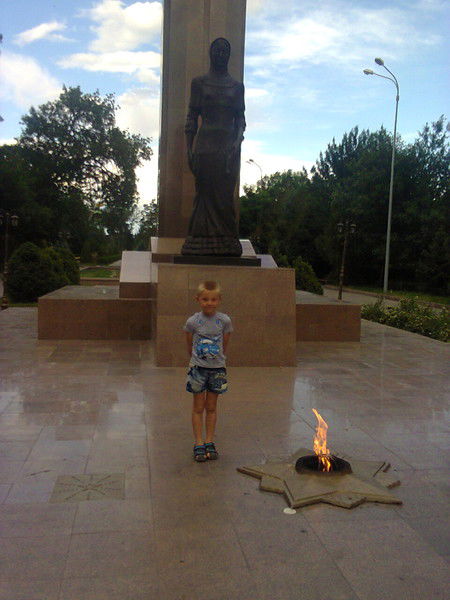 Рома Белошапка