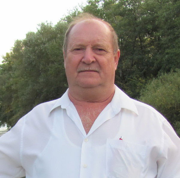 Александр Дементьев