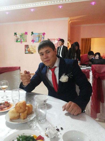 Hуржан Tуткабаев