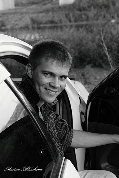 Андрей Опарин