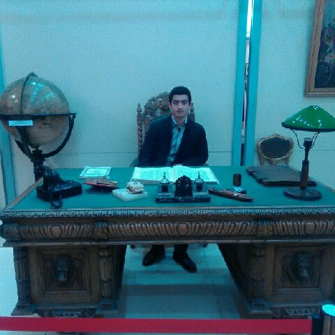 Лазр Апинян