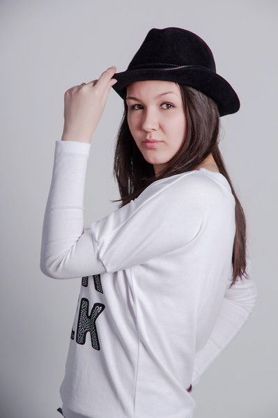 Эля Ахатова