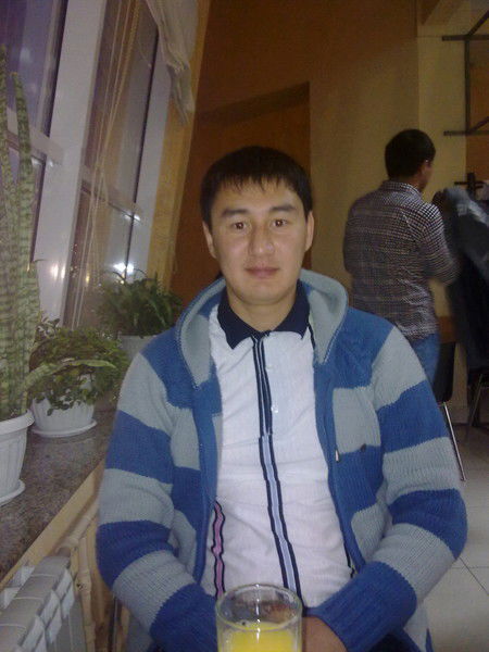 Архат Канапьянов