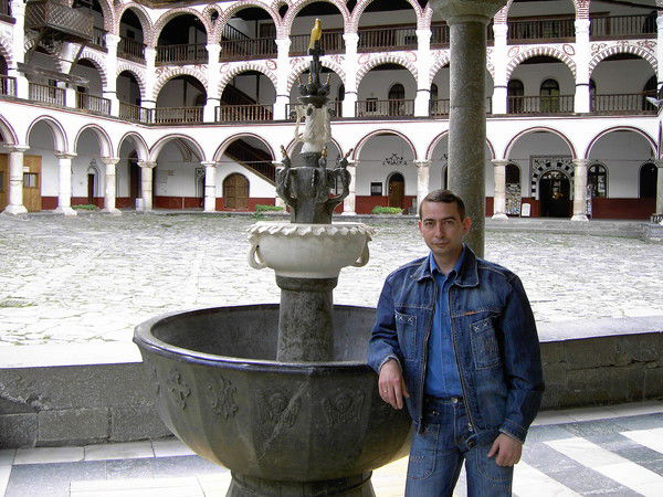 Виктор Карамавров