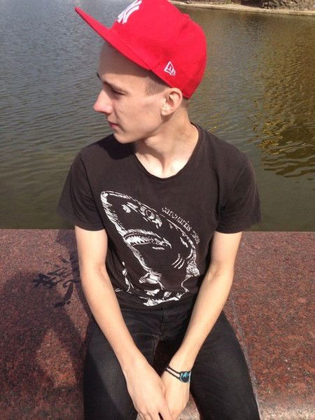 Антон Кушенков