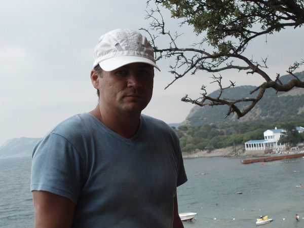 Андрей Комаров