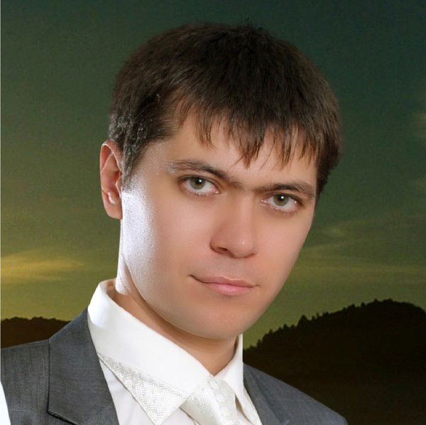 Роман Николаев