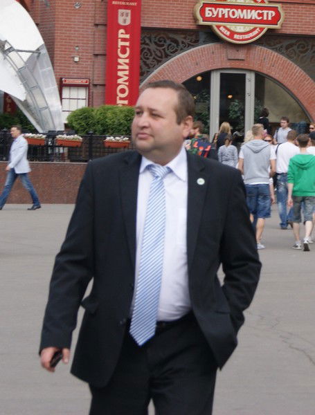 Володя Есев