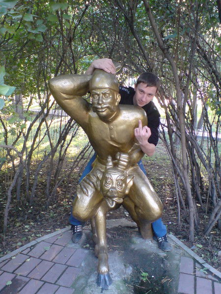 Анатолий Ларионов