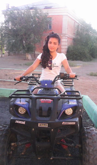 Аня Цуканова