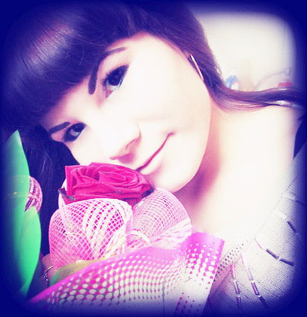 Брюнеточка