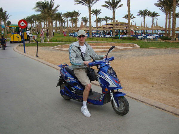 Анатолий Максимов