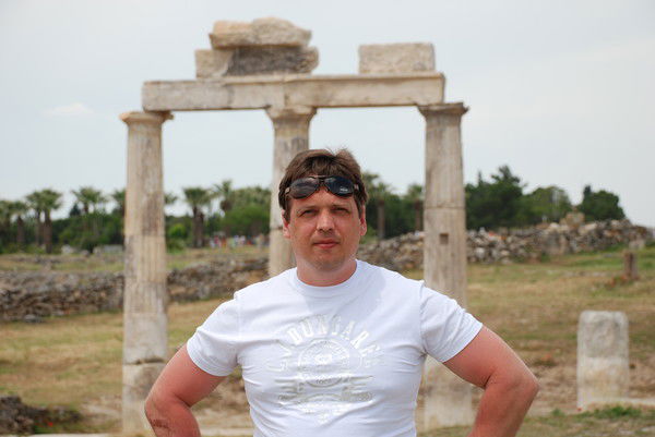 Владислав Титов