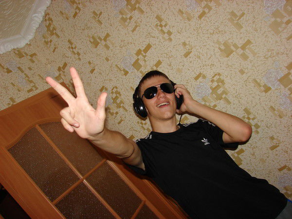 Антон Шаруев