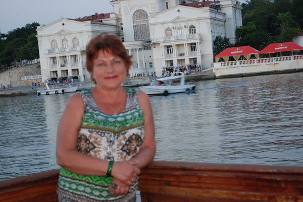 Ирина Азарова