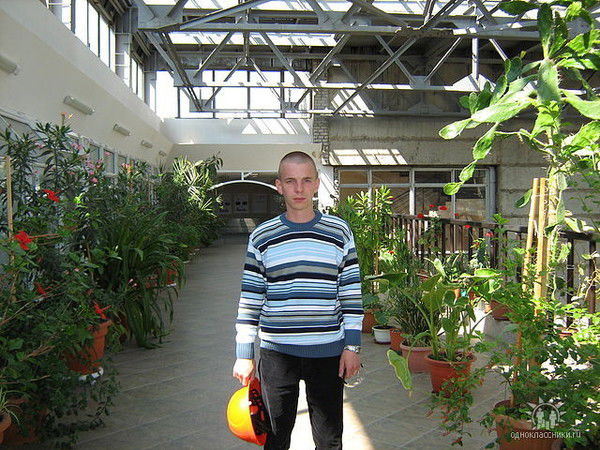 Антон Непомнящий