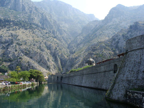 Бастион Бастион