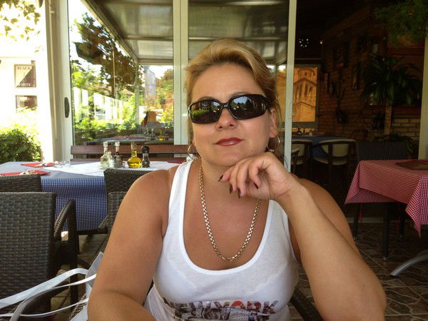 Попова Елена